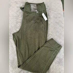 GapFIT. Brushed Tech Jersey - Jogger. Women’s Medium. Forest Green. NWT.